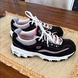 Skechers Women's D'lites Life Saver Memory Foam Lace-up Sneakers